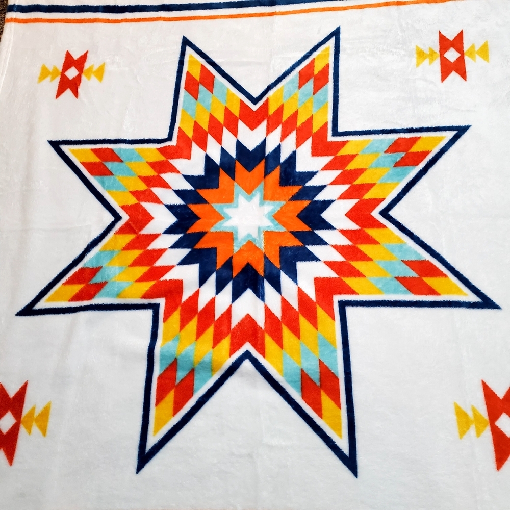 St. Labre Indian School Soft Cozy Vibrant Southwestern Blanket. - Picture 3 of 6
